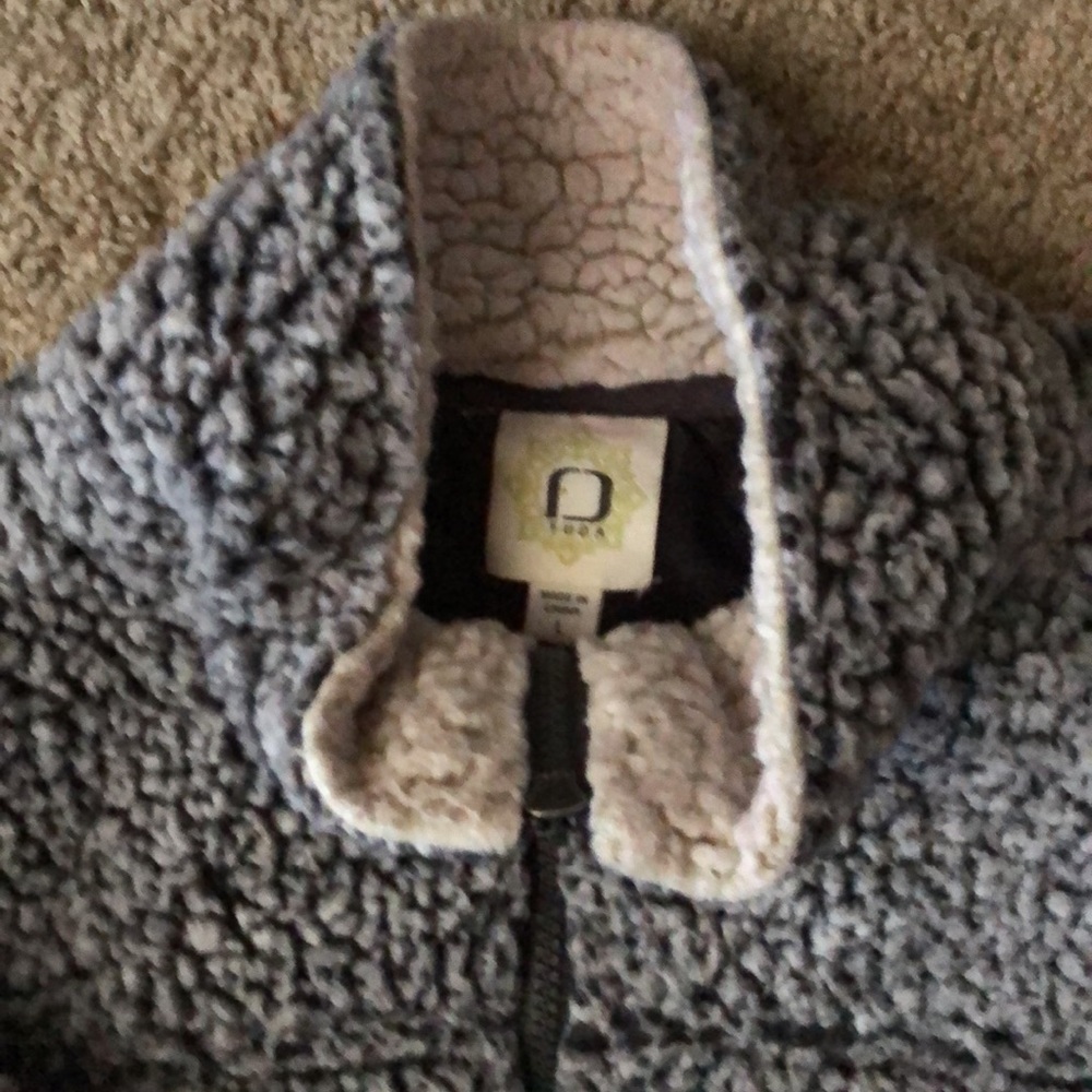 Fluffy jacket - Picture 2 of 2